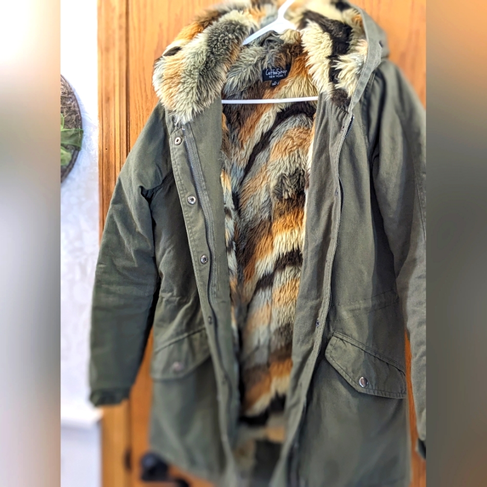 Women's M Green Coat w/ Faux Fur Collar Coffee Shop New York